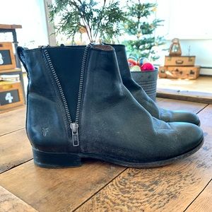 FRYE CARLY ZIP CHELSEA bootie. Size 9 Gently used condition.